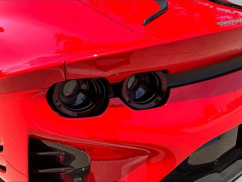 Used 2022 Ferrari 812 Competizione RWD image 20