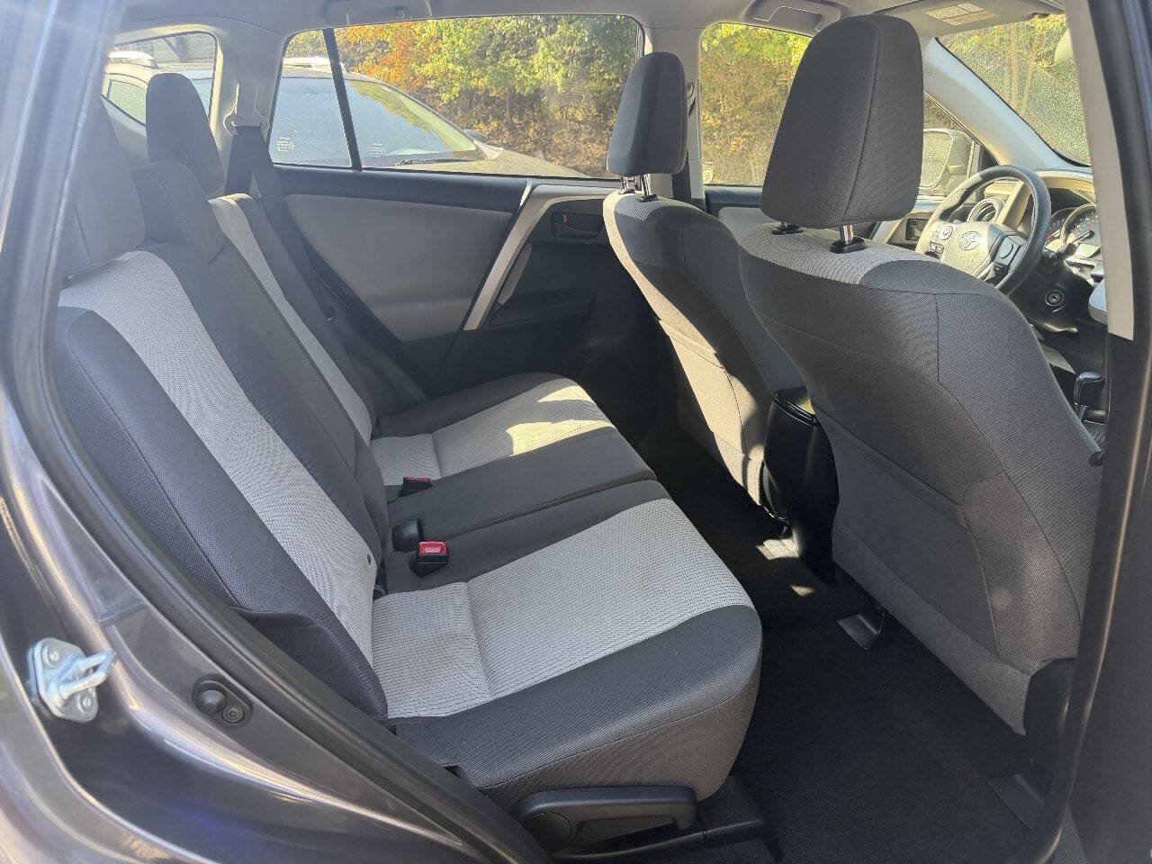 Used 2015 Toyota RAV4 LE AWD/4WD image 20