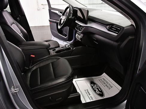 Used 2023 Ford Escape Platinum image 29