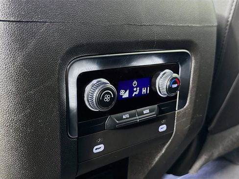 Used 2024 GMC Yukon SLT image 25