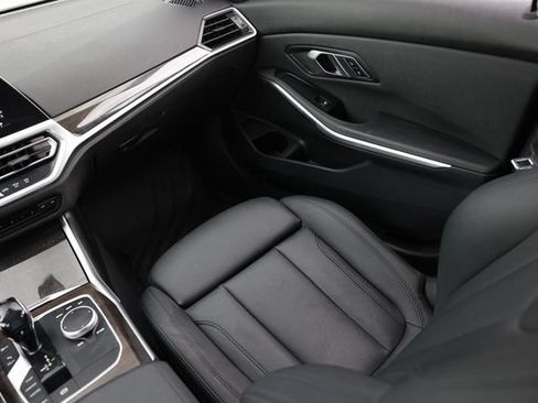 Used 2020 BMW 330i Sedan w/ M Sport Package RWD image 25