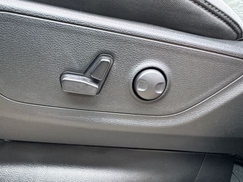 Used 2025 RAM 1500 Big Horn AWD/4WD image 8