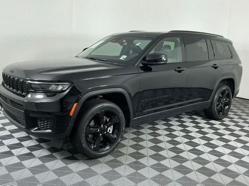 Used 2024 Jeep Grand Cherokee L Altitude AWD/4WD image 4