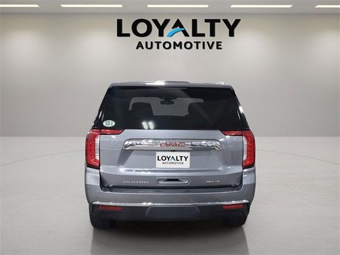 Used 2021 GMC Yukon SLT w/ SLT Premium Package image 4