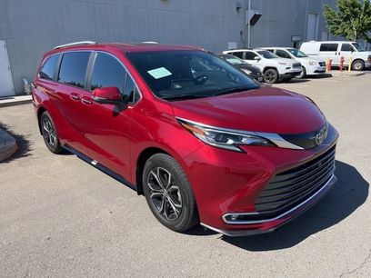 Used 2025 Toyota Sienna Platinum