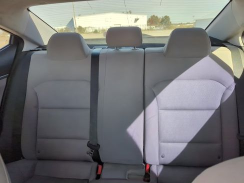 Used 2017 Hyundai Elantra SE image 20