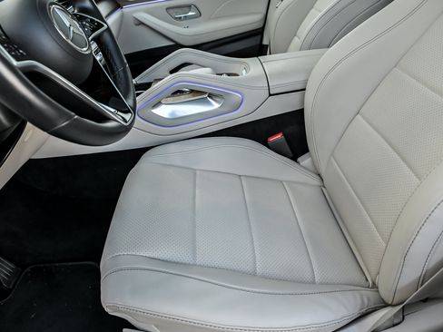 Used 2025 Mercedes-Benz GLS 450 4MATIC image 20