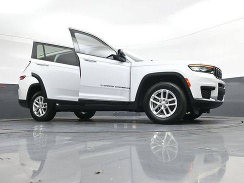 Used 2023 Jeep Grand Cherokee L Laredo RWD image 42