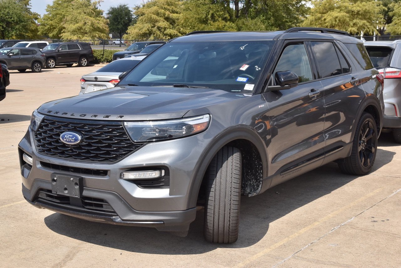 Used 2024 Ford Explorer ST-Line w/ Class IV Trailer Tow Package RWD image 2