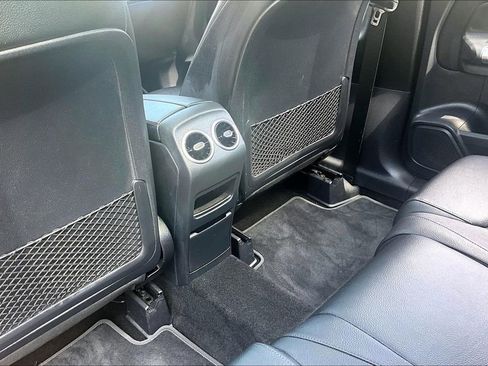 Used 2021 Mercedes-Benz GLB 250 4MATIC image 33