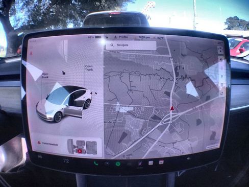 Used 2021 Tesla Model 3 Standard Range Plus image 18