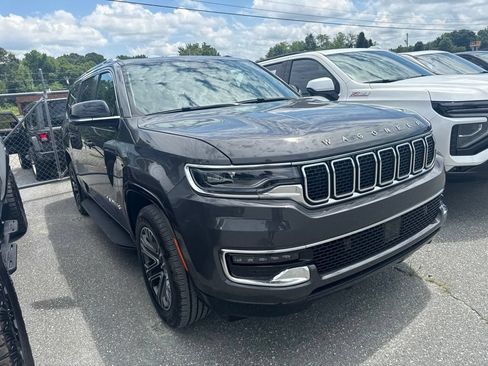Used 2024 Jeep Wagoneer L 4WD w/ Premium Group I image 2