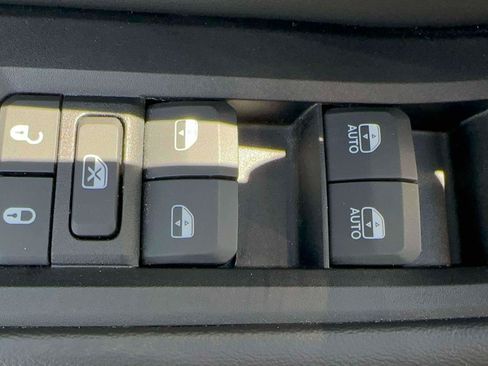 Used 2024 Jeep Grand Cherokee Limited w/ Black Appearance Package AWD/4WD image 14