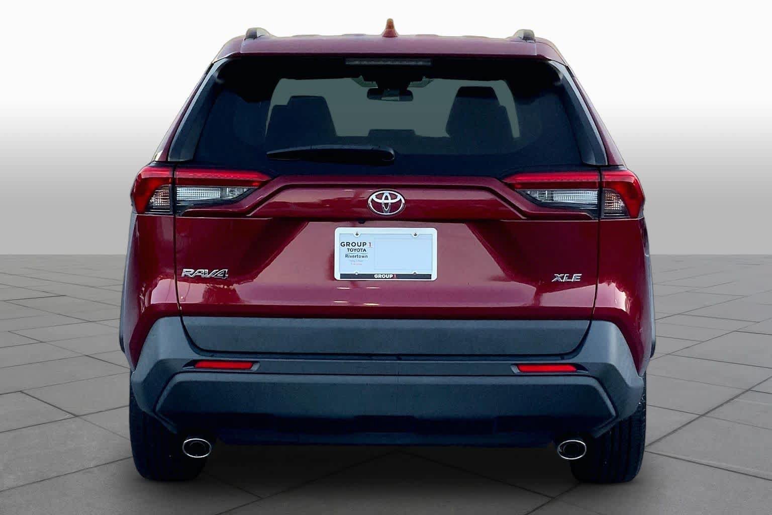 Used 2021 Toyota RAV4 XLE FWD image 5