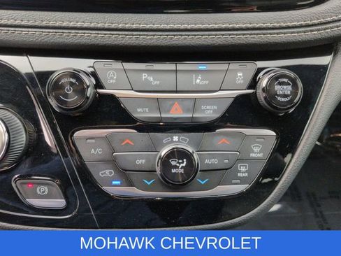 Used 2022 Chrysler Pacifica Touring-L w/ S Appearance Package AWD/4WD image 18