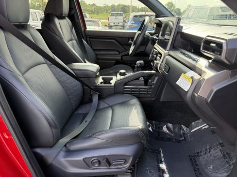 Used 2025 Toyota Tacoma TRD Off-Road w/ TRD Off Road Premium Package AWD/4WD image 17
