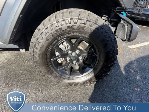 Used 2024 Jeep Wrangler Unlimited image 15