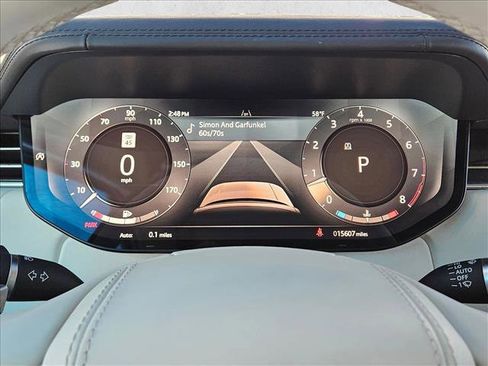 Used 2024 Land Rover Range Rover Long Wheelbase Autobiography image 11