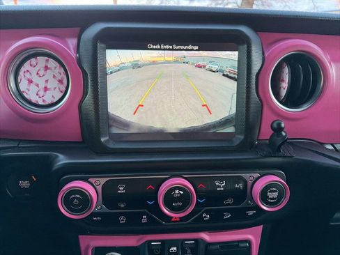 Used 2019 Jeep Wrangler Unlimited Sahara image 27