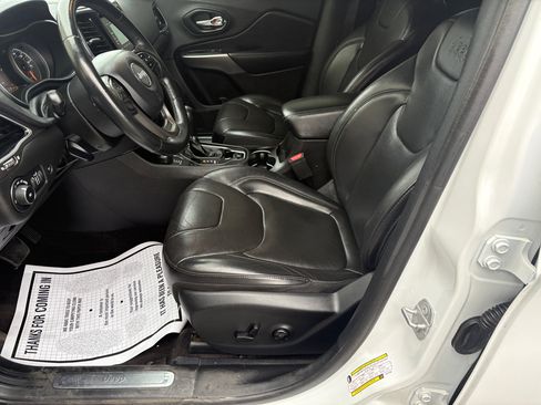 Used 2019 Jeep Cherokee Limited w/ Luxury Group image 3