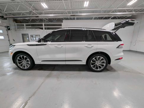 Certified 2025 Lincoln Aviator AWD w/ Jet Appearance Package image 12