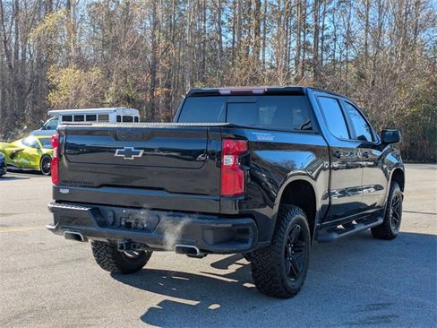 Used 2021 Chevrolet Silverado 1500 LT Trail Boss w/ Convenience Package II image 2