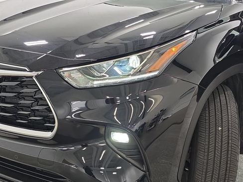 Certified 2025 Toyota Highlander Limited AWD/4WD image 28
