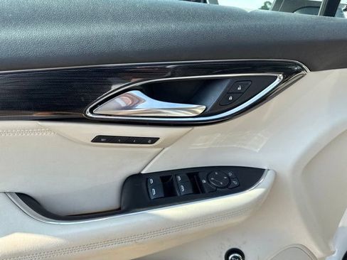 Used 2022 Buick Envision Essence w/ Technology Package I FWD image 9