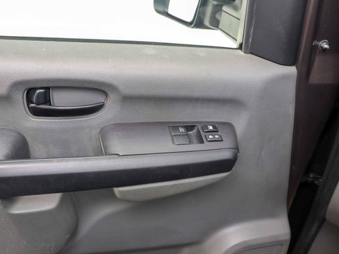 Used 2017 Nissan NV 3500 SL RWD image 23