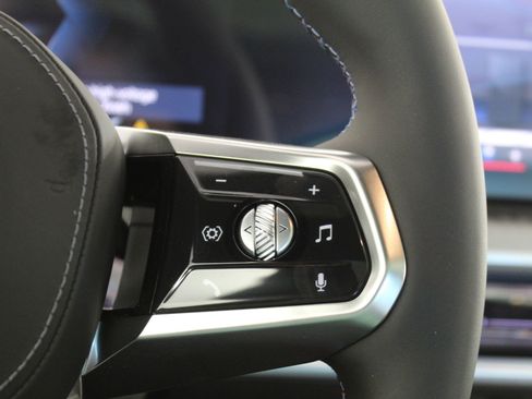 Used 2026 BMW i7 M70 w/ Premium Package image 31