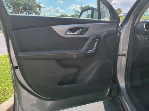 Used 2025 Chevrolet Blazer LT FWD image 11