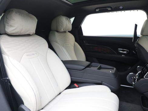 New 2025 Bentley Bentayga Extended Wheelbase image 31