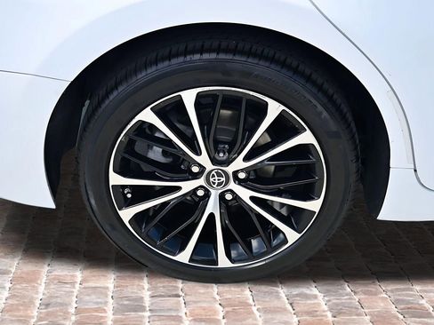 Used 2019 Toyota Camry SE FWD image 33