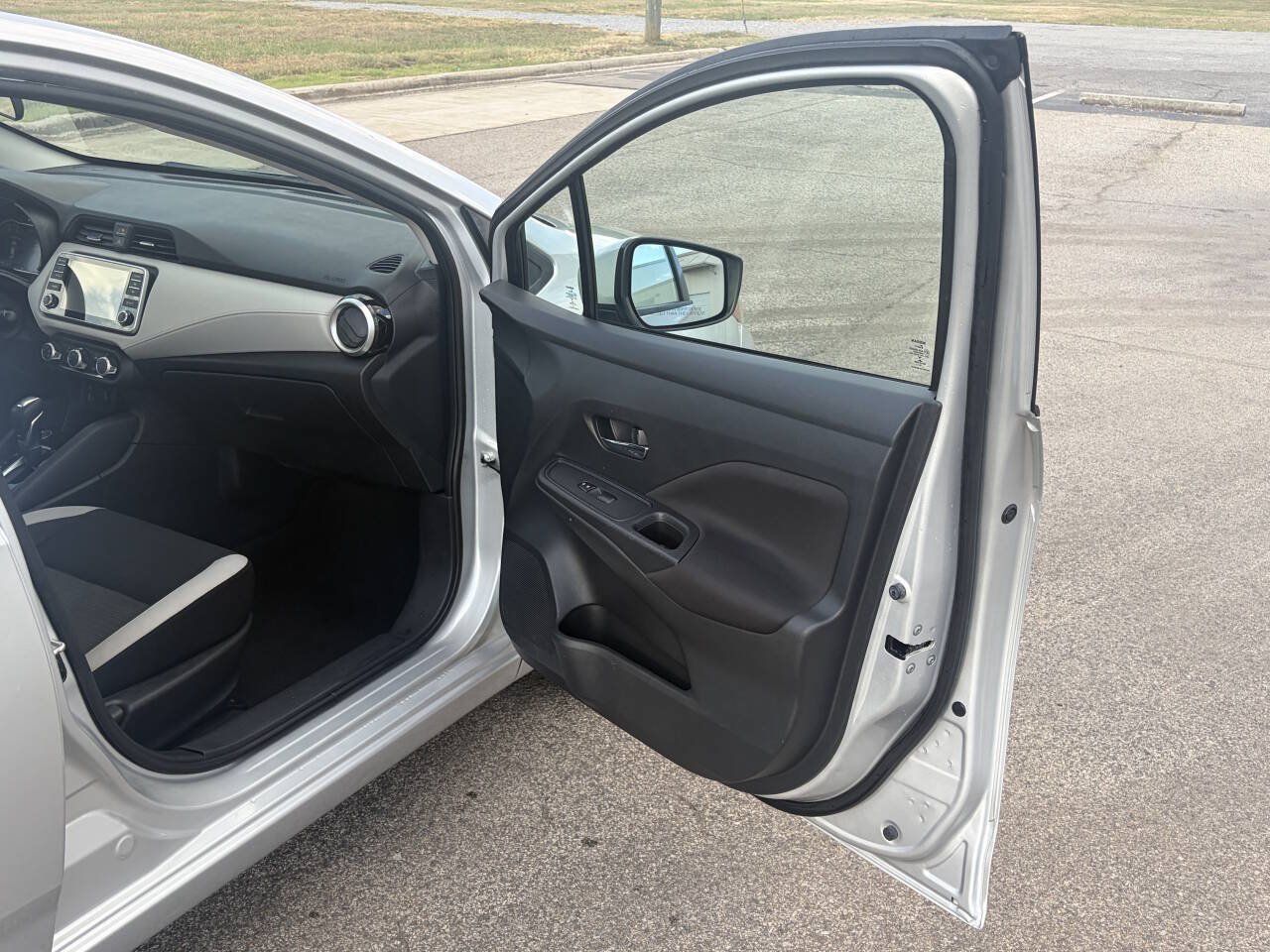 Used 2021 Nissan Versa SV FWD image 18