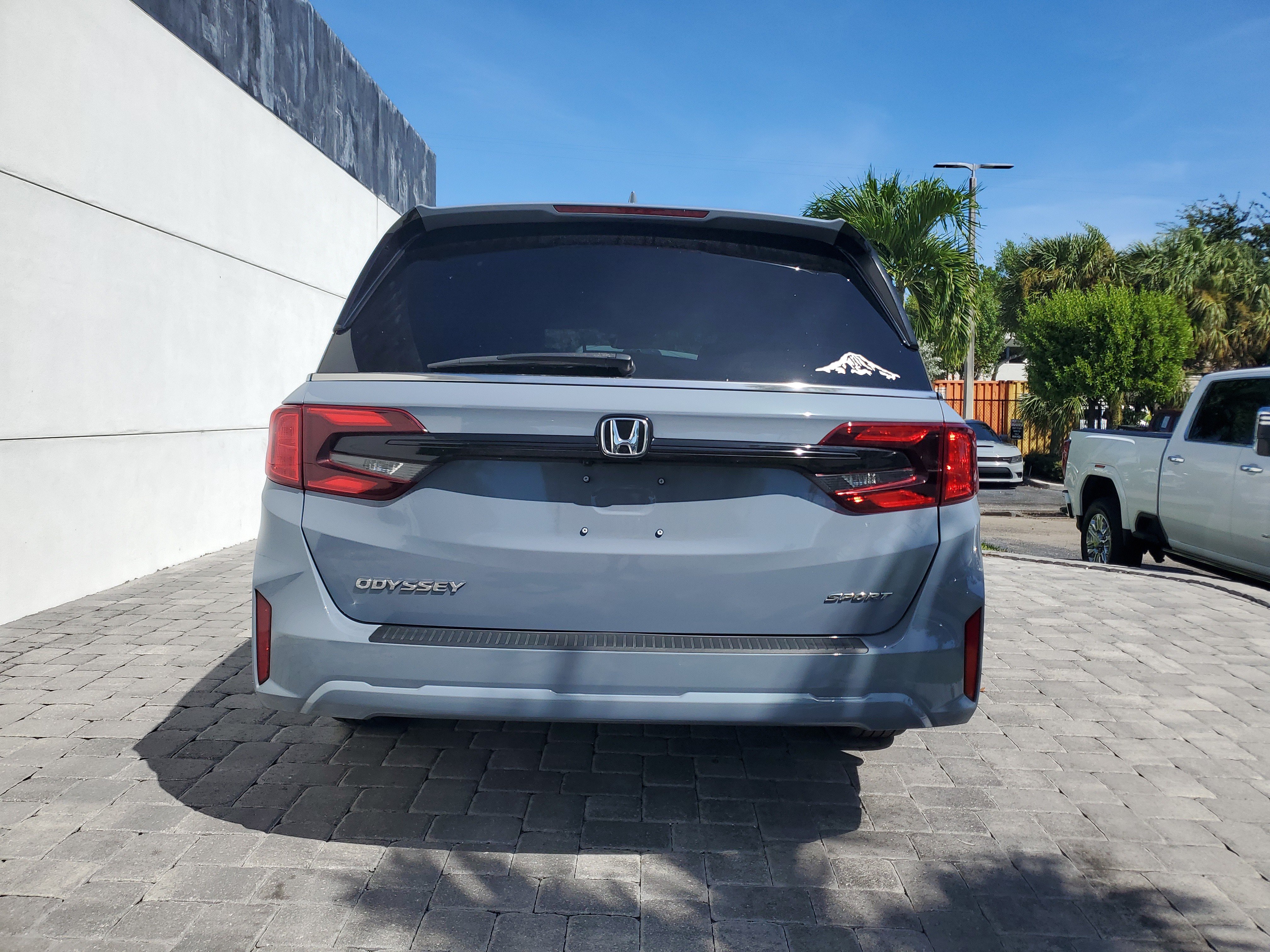 Used 2025 Honda Odyssey Sport-L image 4