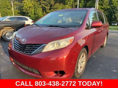 Used 2014 Toyota Sienna LE FWD image 2