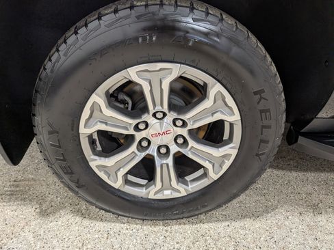 Used 2022 GMC Yukon XL SLE w/ Gmc Pro Safety Plus Package image 13