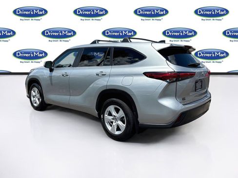 Used 2023 Toyota Highlander LE FWD image 5
