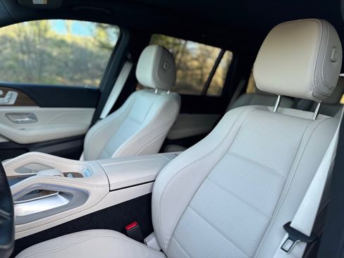 Used 2025 Mercedes-Benz GLS 450 4MATIC image 12