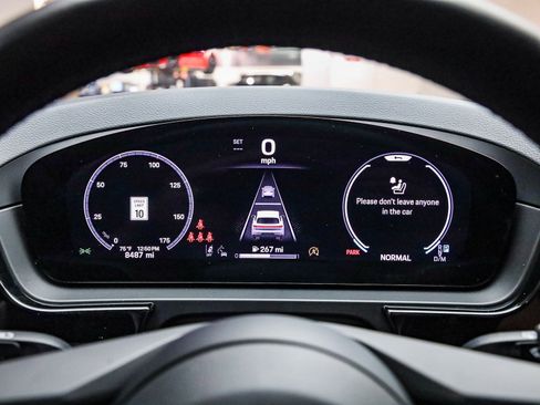 Used 2025 Porsche Cayenne image 28