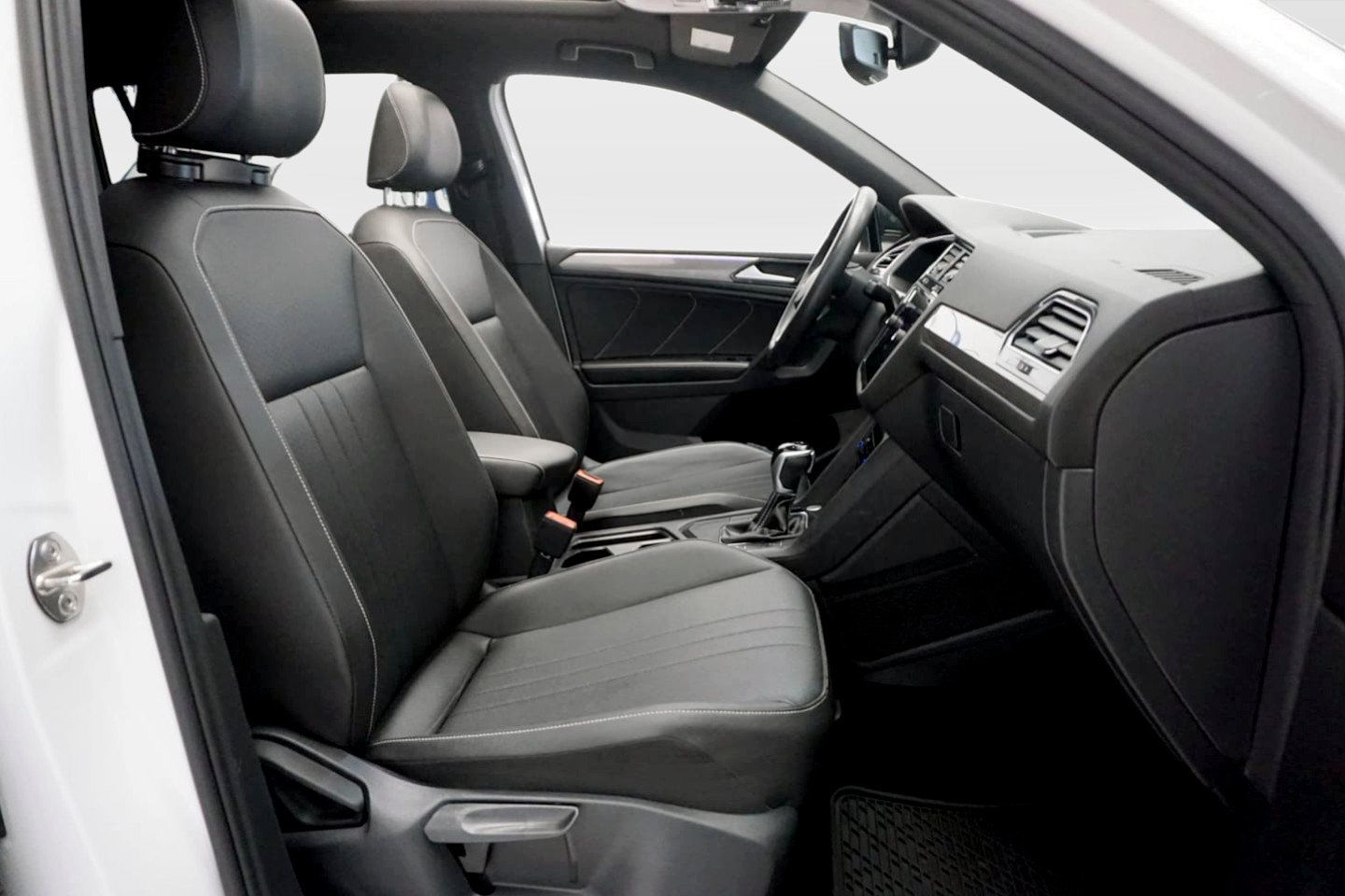 Used 2023 Volkswagen Tiguan SE R-Line FWD image 22