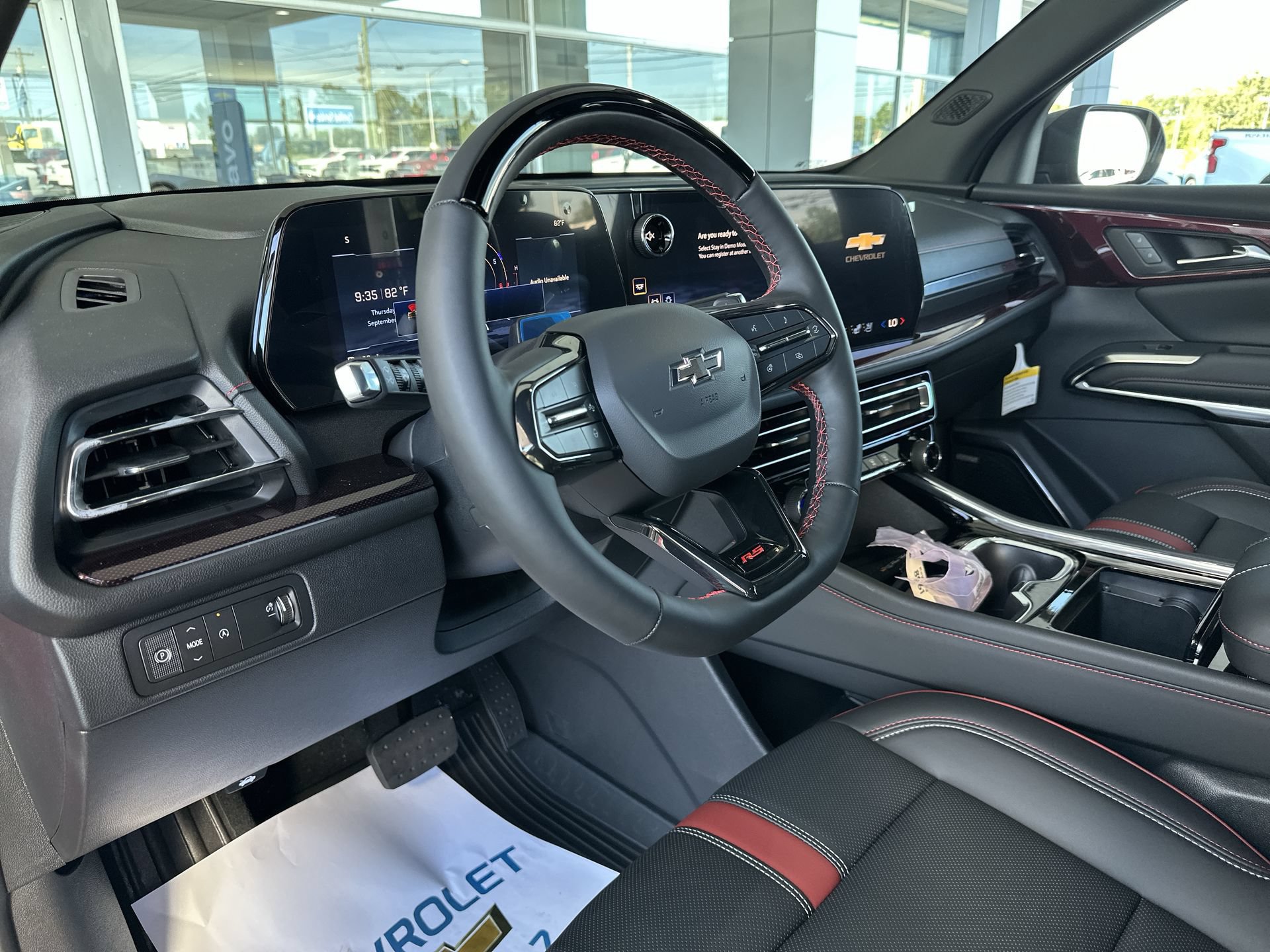 New 2027 Chevrolet Traverse RS w/ LPO, Floor Liner Package FWD image 10