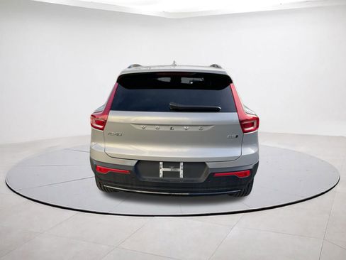 Used 2025 Volvo XC40 B5 Plus image 5
