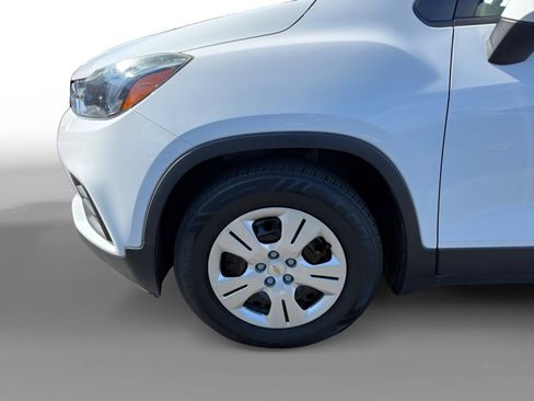 Used 2017 Chevrolet Trax LS FWD image 9