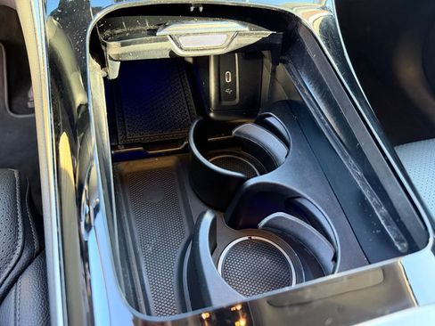 Used 2024 Mercedes-Benz GLC 300 4MATIC image 24