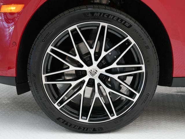 Certified 2026 Porsche Macan AWD/4WD image 37