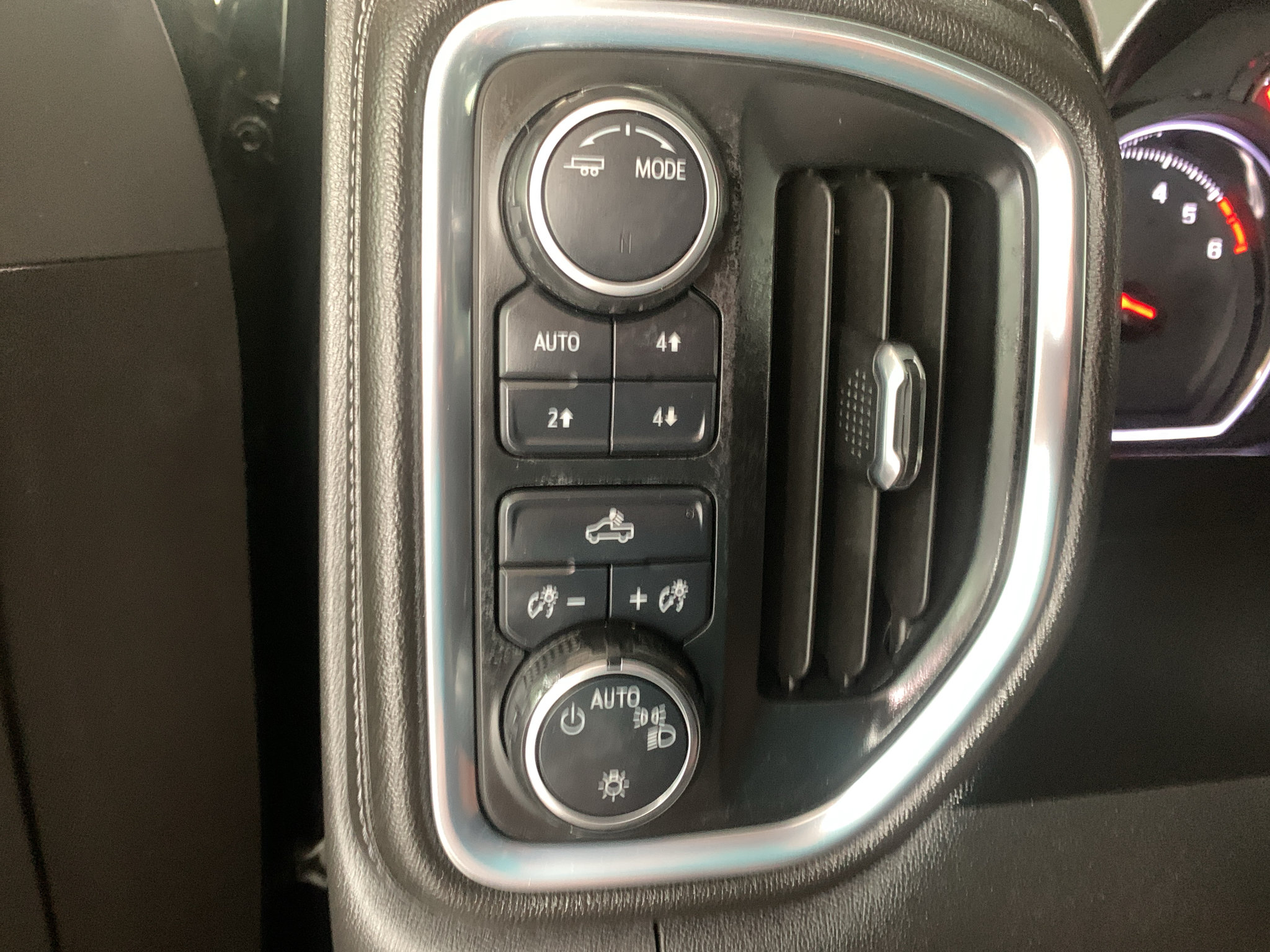 Used 2020 Chevrolet Silverado 1500 LT w/ All-Star Edition AWD/4WD image 24