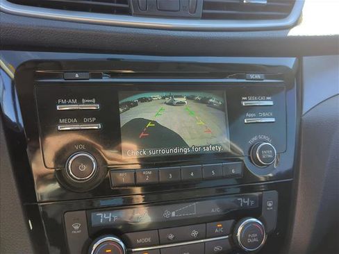 Used 2016 Nissan Rogue SV image 17