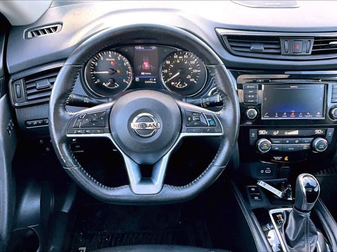 Used 2018 Nissan Rogue SL w/ Premium Package image 6