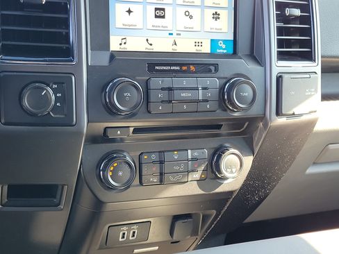 Used 2018 Ford F150 XLT w/ Equipment Group 302A Luxury image 27